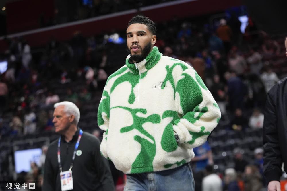 她不仅在球 她不仅在球