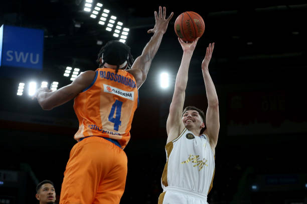 借其优异的 借其优异的